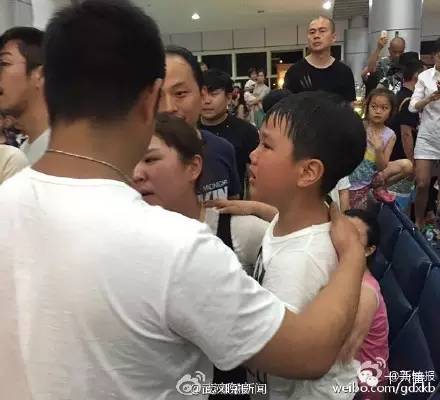 越南边检强收中国游客小费,不给扣护照?!(出国