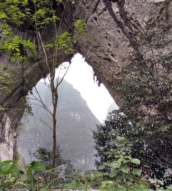 3 第三大发现是蓝洞群;武篆江平巴学一带发现了天宝山,天地之心,小