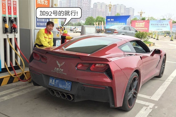 实拍"五菱之光"跑车,四个排气管,霸气十足!