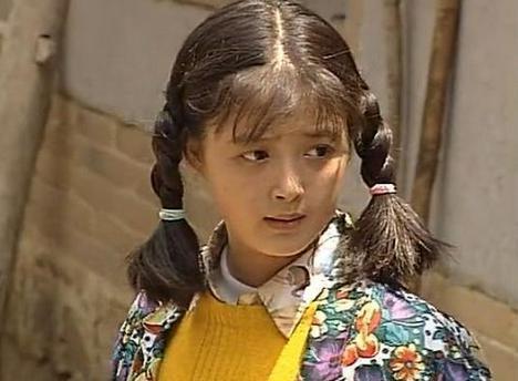 1995年,12岁的蒋欣再次加盟电视剧《五男二女》剧组,她在剧中扮演全月