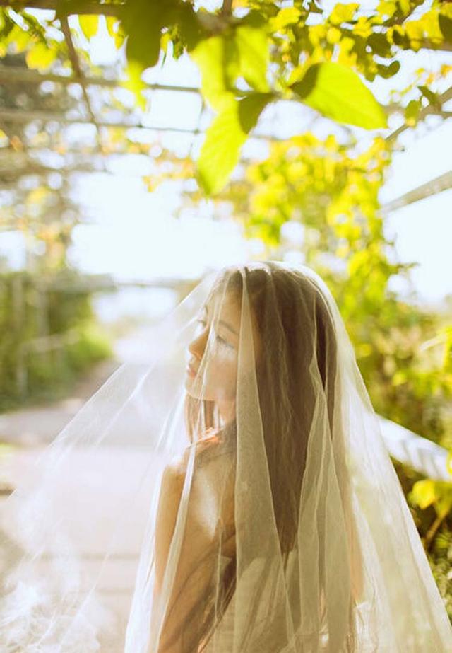 大婚网教你怎样拍摄出唯美单人婚纱照
