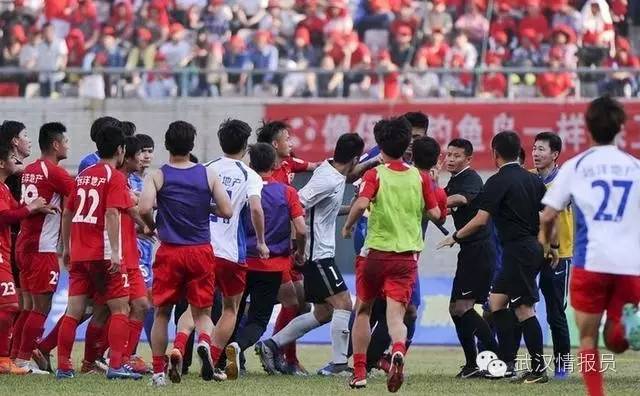 武汉业余球队与江苏苏宁比赛冲突 发生群殴