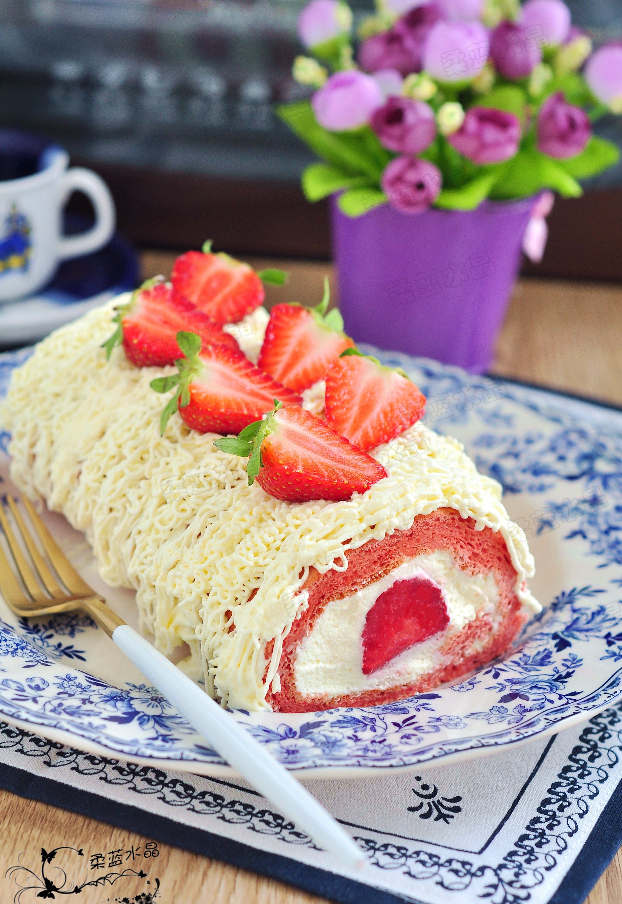 草莓蛋糕卷的做法_【图解】草莓蛋糕卷怎么做如何做好吃_草莓蛋糕卷家常做法大全_vanessa_o0_豆果美食