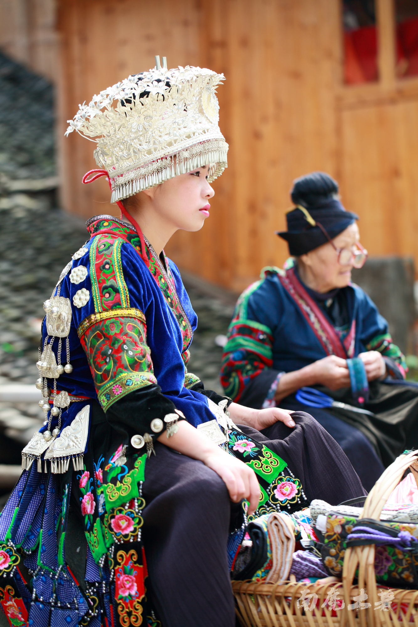 贵州贵阳苗族女子服饰花帽