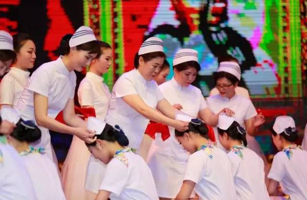 12国际护士节纪念活动暨表彰大会成功举办郑州中心医院多名护理人员受