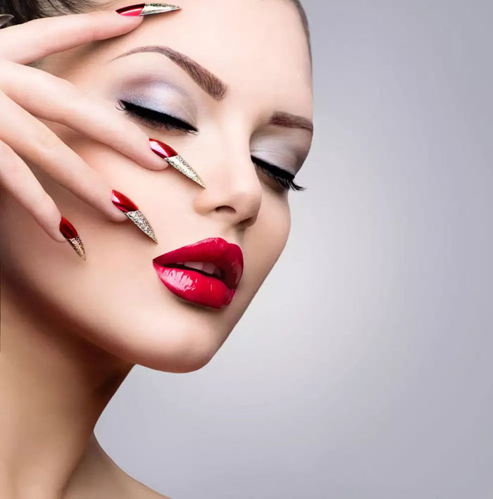 性格的红唇是女性妆容的重要组成部分