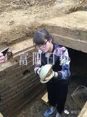 富阳春建发现南宋古墓,速速围观刚出土的龙泉