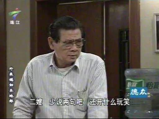 被笑乡下仔康伯真名叫龚锦堂,出生于广州,广州话剧团演员.