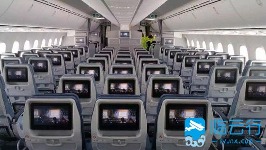国航波音787-9经济舱座位,全舱搭配个人娱乐系统.