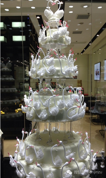022-88293190 最贵的蛋糕 2012年,河西区乐园道黑天鹅蛋糕店 推出一款