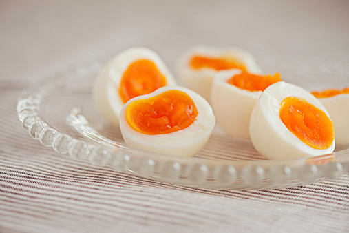 蛋黄和蛋清,宝宝更适合吃哪个?