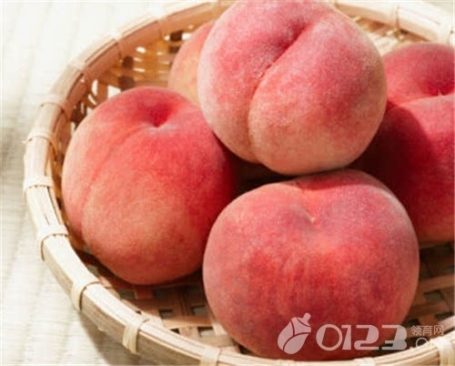 孕妇吃桃子好处多:治贫血、防便秘、孕期水肿