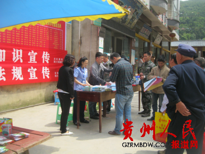 绥阳县市监局青杠塘分局开展安全生产月宣传活