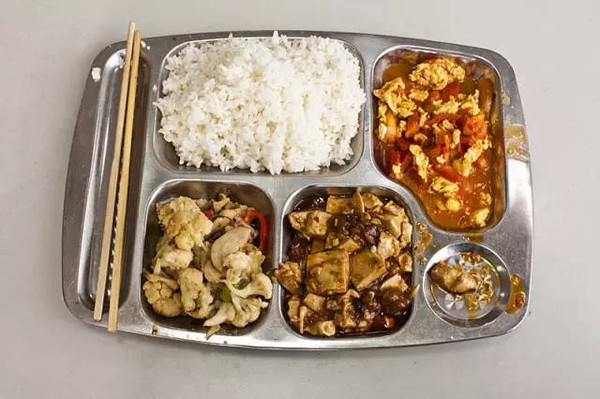 中外饭堂伙食大比拼:外国学生都吃什么?