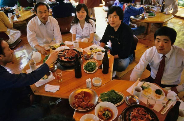 在韩国吃饭碗不能端起来你不知道的韩式用餐礼仪