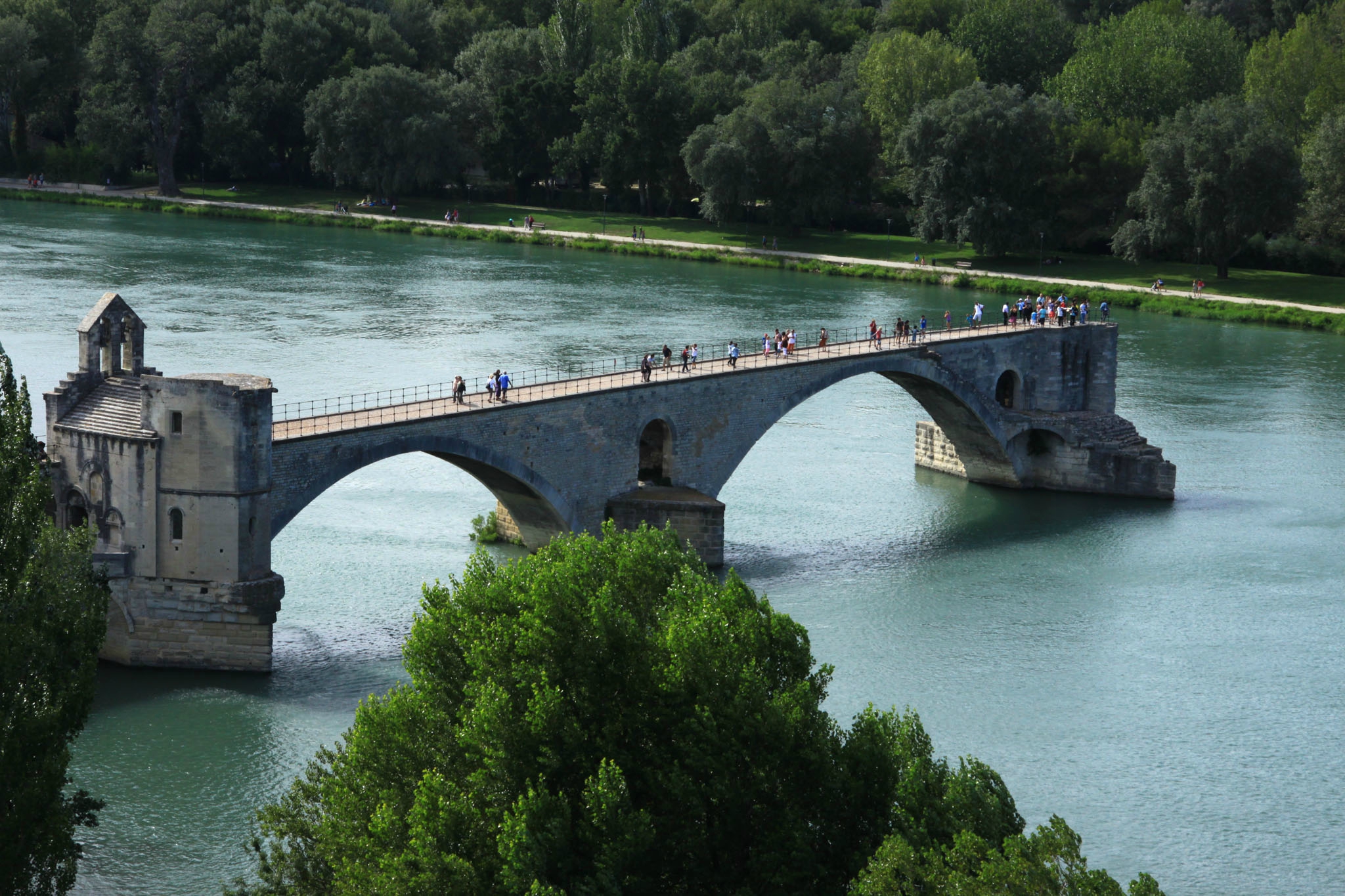 嘉德水道桥(pont du garde)建于公元1世纪,是一项伟大工程堪称古代的