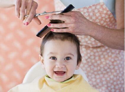 给宝宝理发的4大技巧,手残宝妈们学起来!
