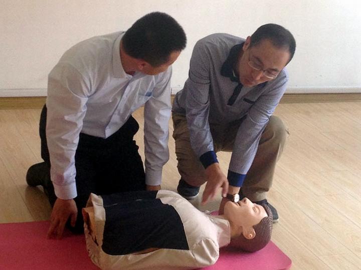 青岛滨海学院举办学生管理人员应急救护技能培训