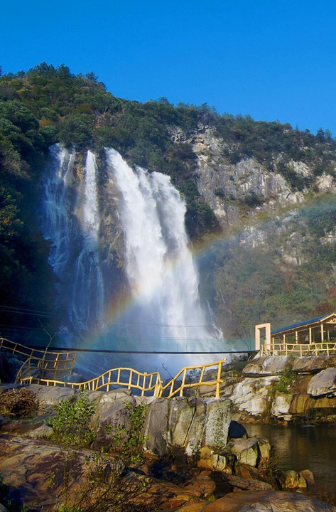 岳西大别山彩虹瀑布