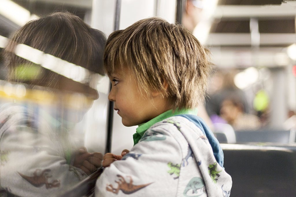 周二 家教故事丨地铁里,让孩子安静下来的办法