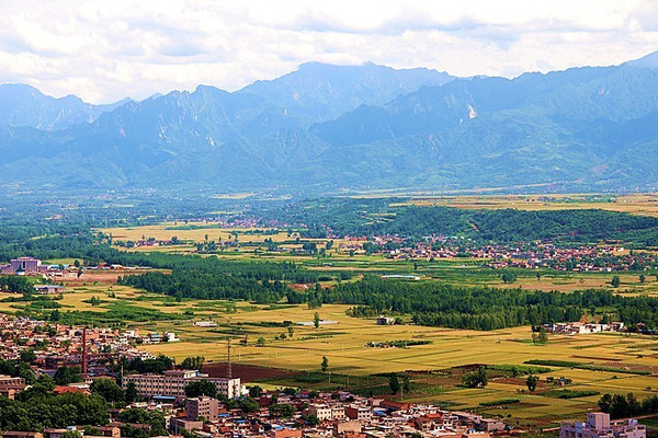 少陵塬,樊川和秦岭,历历在目 樊川,位于长安区少陵原与神禾原之间