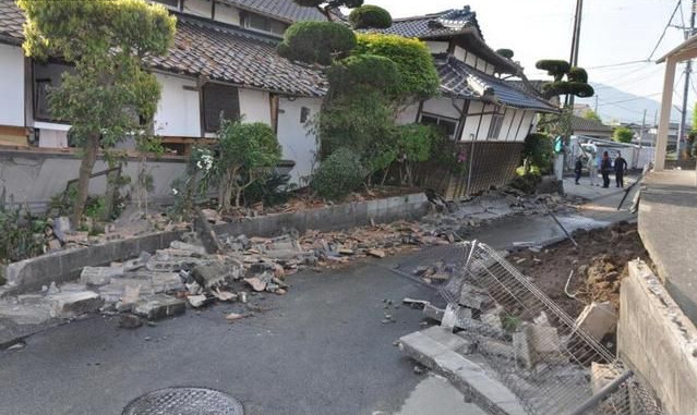 日本熊本县益城町很多房屋在地震中损坏