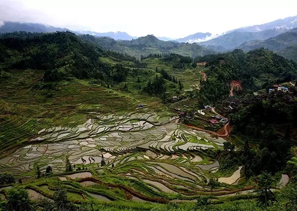 土山岗乡织锦寨人口_土山包(3)