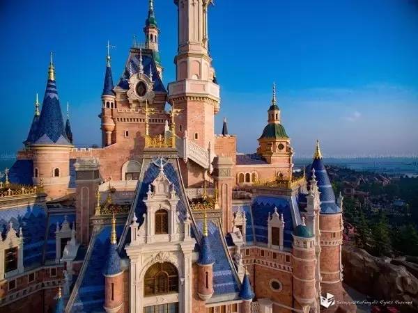 全世界最高,最大,最具互动性的迪士尼城堡 "奇幻童话城堡" 就是由