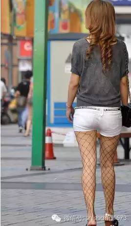 女人最恶心的超短裤穿着,千万千万别这样穿!