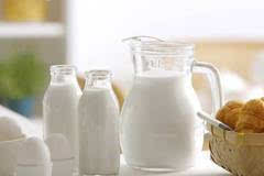 牛奶和酸奶,?孕妇喝哪个更好?