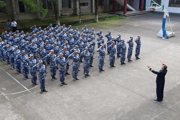 南华大学海军国防生闯进视线,即刻被征服!