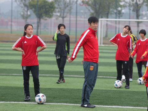 足球或纳入北京高中会考 选派一线教师赴欧培