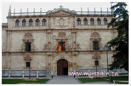 特殊荣誉,每年在公立阿尔卡拉大学礼堂由西班牙国王颁发代表西班牙