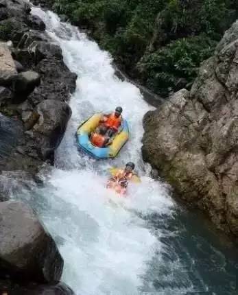 靖西 古龙山大峡谷漂流