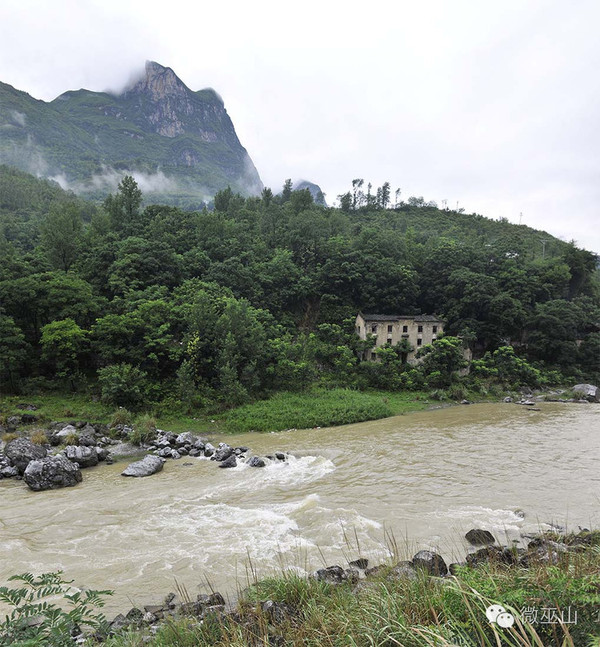 大宁河风景区是指重庆市的巫山-—巫溪— " ",以景点密集,可游性强和