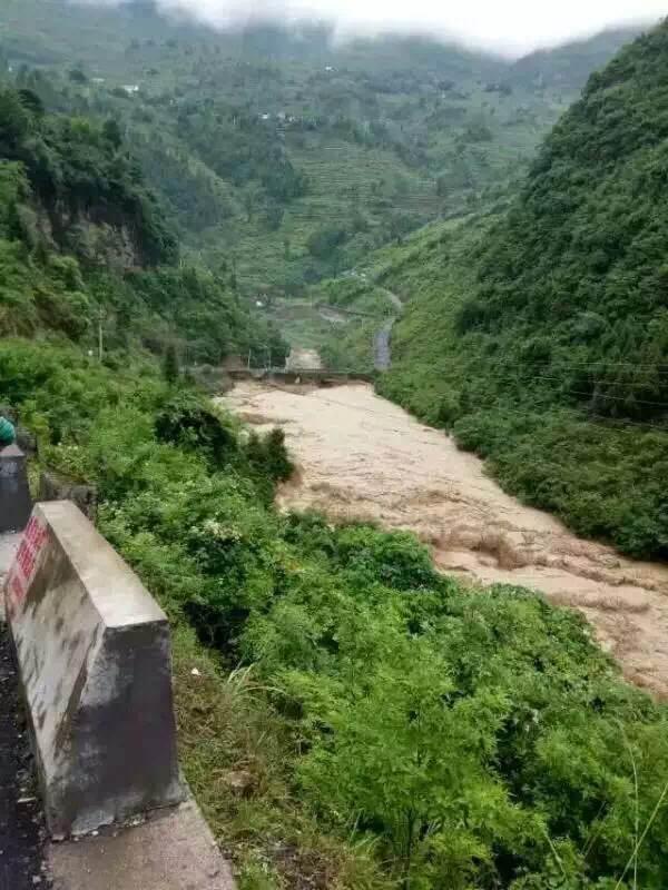 遵义市桐梓县狮溪等北部乡镇受到暴雨袭击