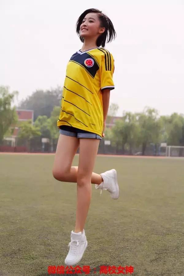 杨茗茗也是一位"全方位发展"的球迷,除了迷恋足球之外,还有篮球都是她