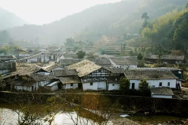 你带上美丽的心情 一起逃离雨中的"大海"吧 簧碧 铅山篁碧,为畲族聚居