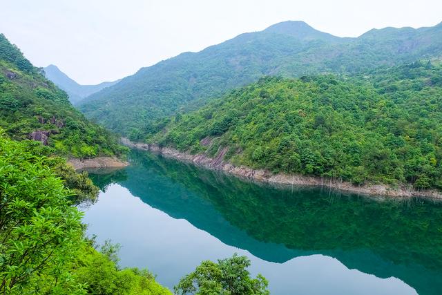 这次与好友来到了乐清市黄坦坑水库.山水交融的地方.