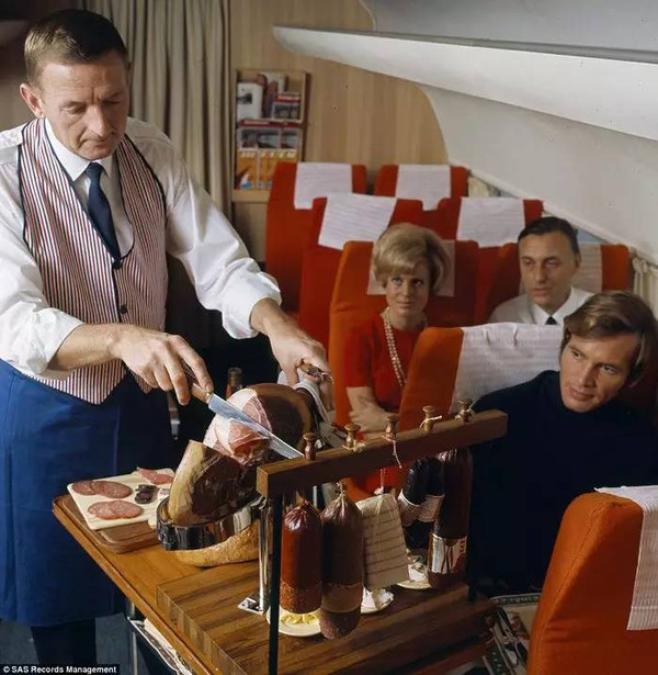 北欧航空照片:半世纪前的飞机餐比现在还豪华