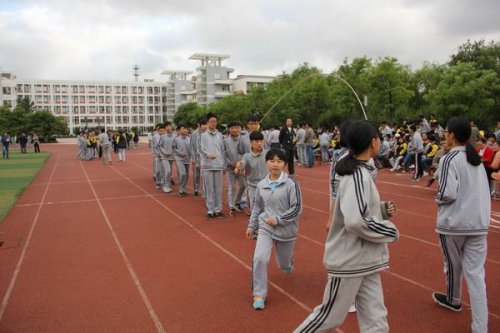 赣榆实验中学举行足球技能,跳绳比赛