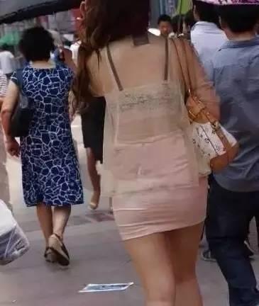 女人这样穿透视装,有时候在街上看着真挺尴尬的!