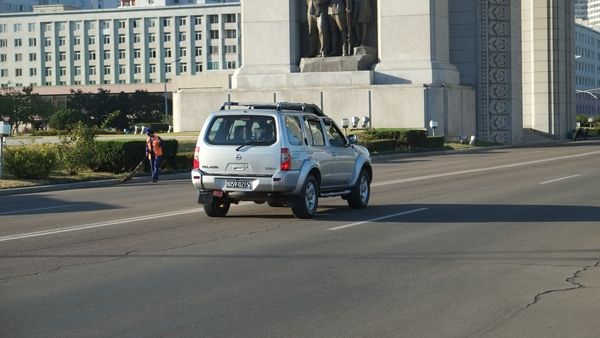 小编带你看看朝鲜街头的汽车