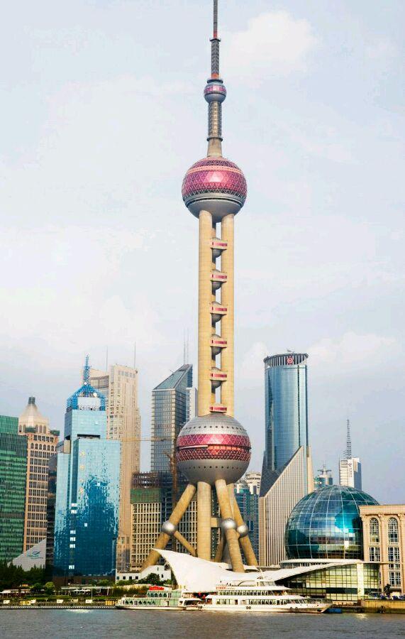 上海东方明珠塔 上海的地标建筑比较多光浦东金融区那一带就有很多