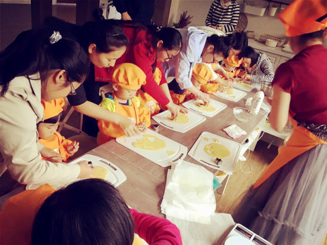 幼儿园DIY烘焙课程引进-洪恩幼儿园加盟