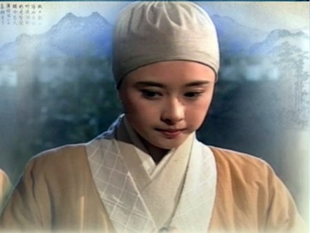 何美钿年纪轻轻就因出演1996年版《笑傲江湖》中的小尼姑仪琳而一举