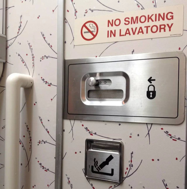 飞机上的厕所有多脏?关于飞机厕所的11个小秘