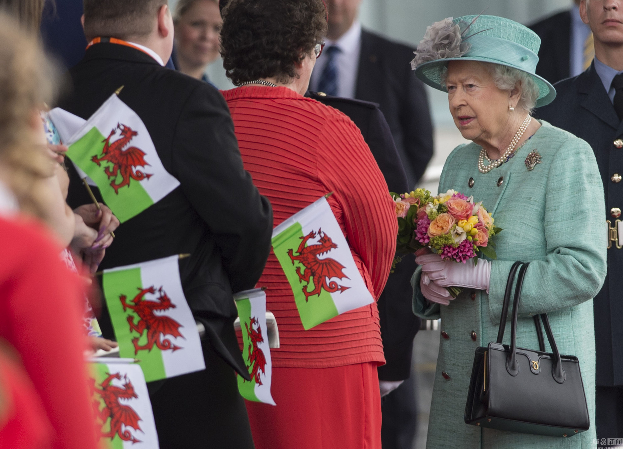 英国女王出席威尔斯国民议会开幕活动