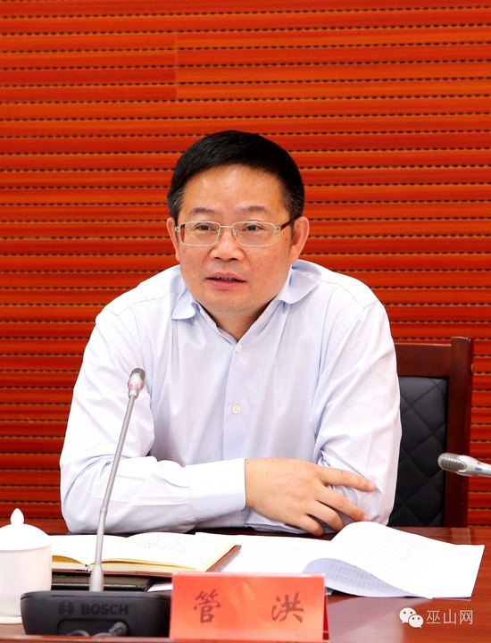 县委书记李春奎,县长曹邦兴等县领导与管洪一行就加强新闻宣传,节庆