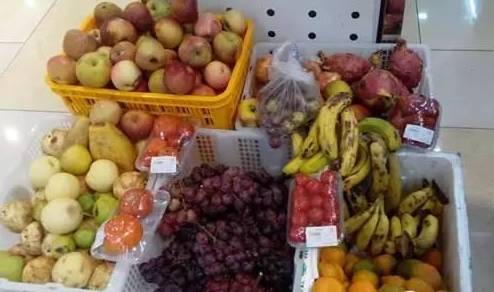 超市的烂水果竟然这样处理!你还敢买吗?